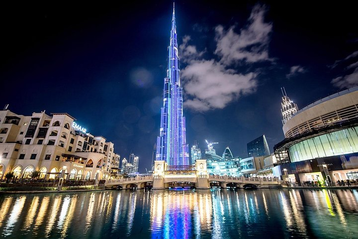 Soar to new heights at the Burj Khalifa's 124th floor and experience breathtaking views of the dazzling Dubai skyline and sparkling Arabian Gulf a must for any traveler.